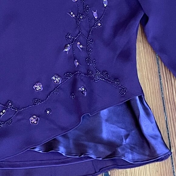 Elegant Purple/Burgundy Top and Skirt Ensemble ( Size 12) - Picture 14 of 16